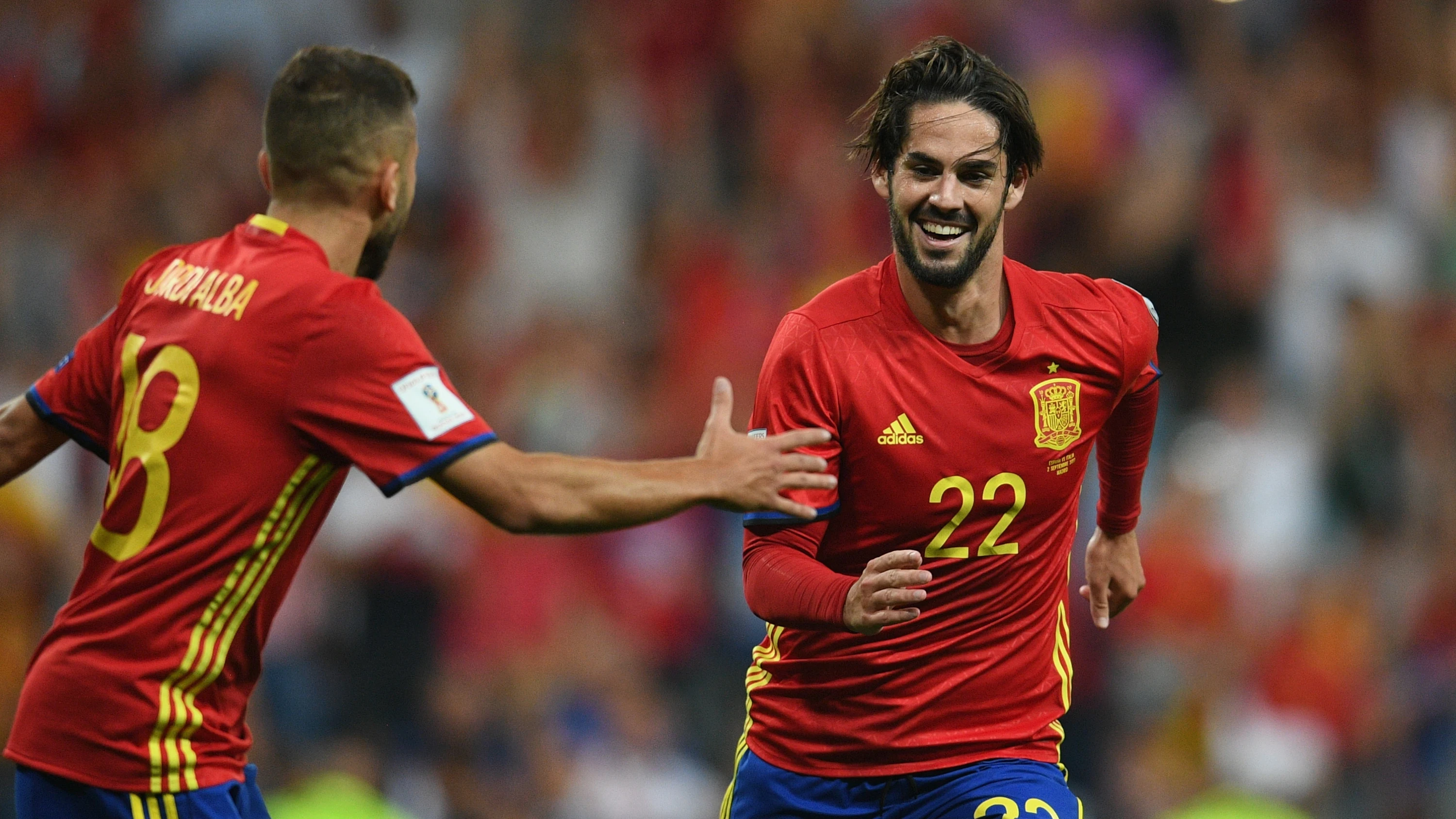 Isco celebra uno de sus goles con la selección española