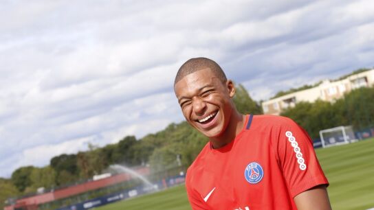 Mbapp&eacute; en un entrenamiento del PSG