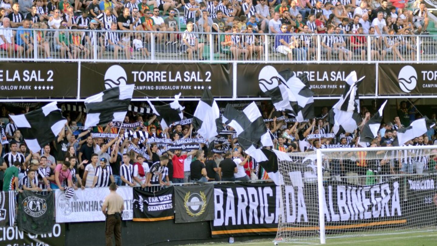 Los aficionados del Castell&oacute;n animan a sus jugadores