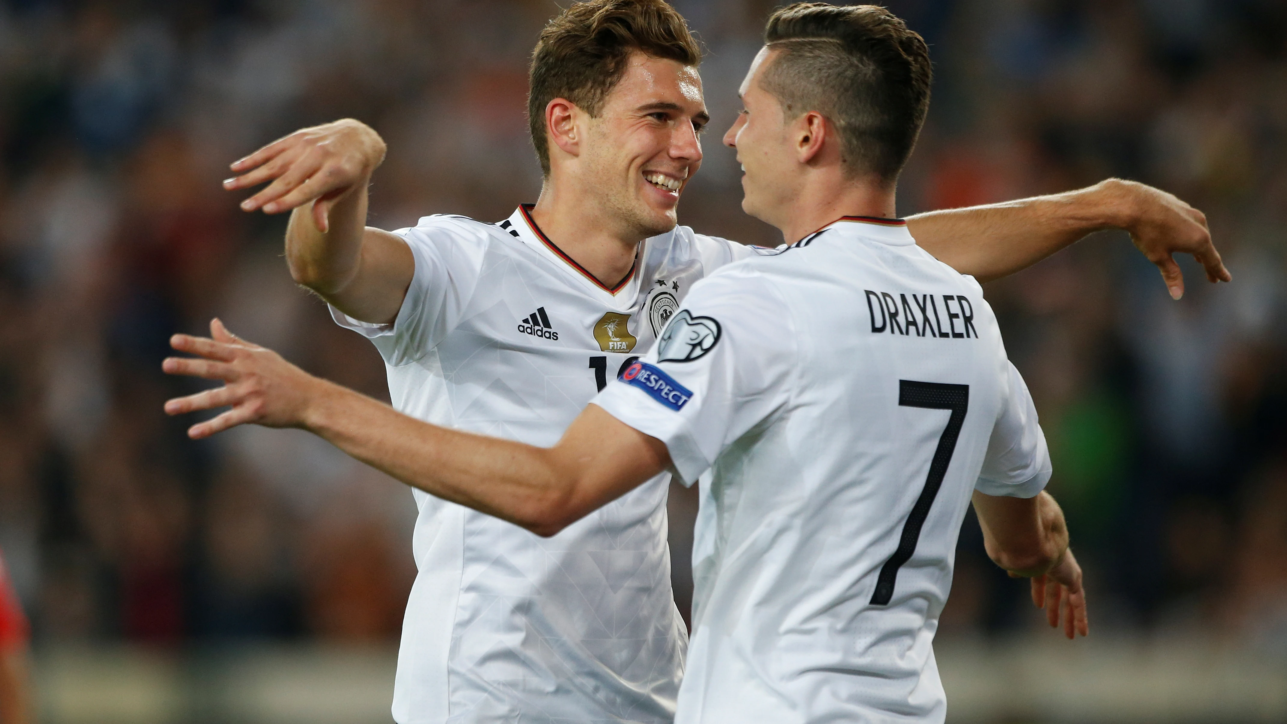 Goretzka y Draxler celebran un gol de Alemania