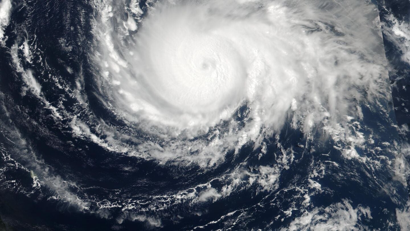 Fotograf&iacute;a de la NASA que muestra el hurac&aacute;n Irma cuando se acerca a las Islas Leeward al este de Puerto Rico en el Oc&eacute;ano Atl&aacute;ntico.