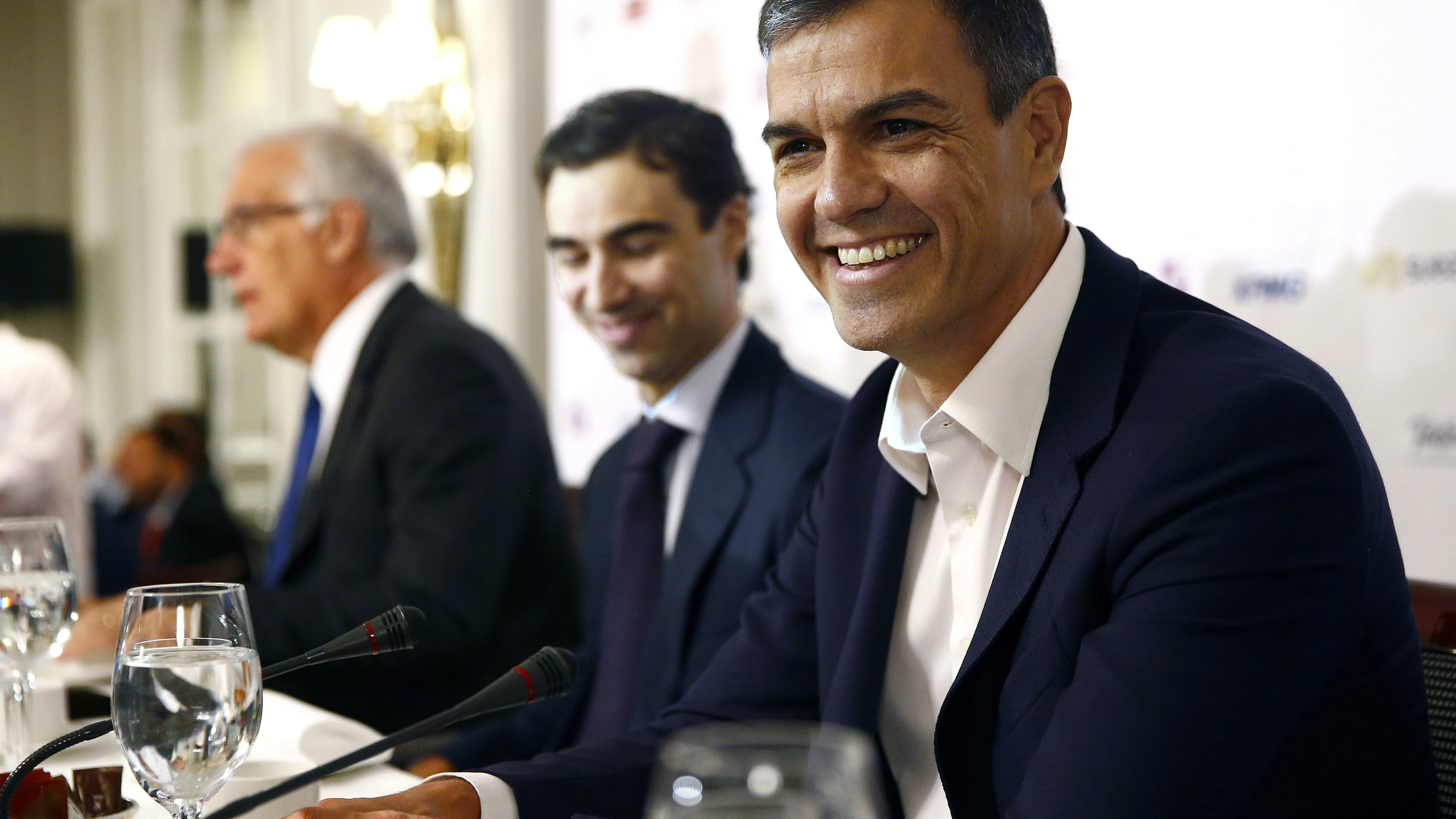 El secretario general del PSOE, Pedro Sánchez, momentos antes de su intervención en un desayuno informativo