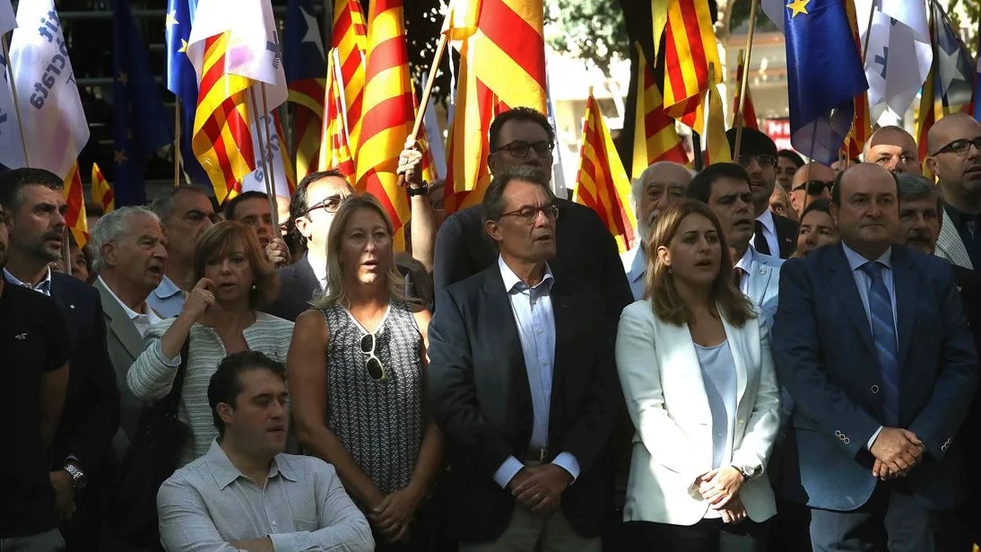 Artur Mas junto a los dirigentes del PDECAT, Marta Pascal y David Bonvehi