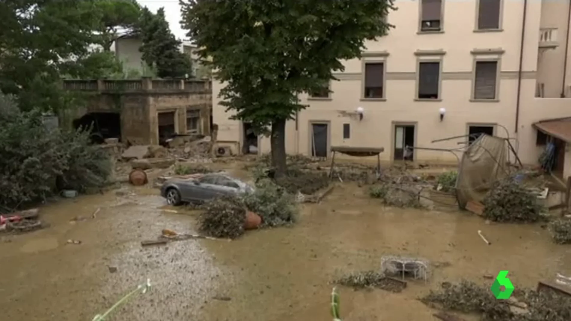Buscan a los dos desaparecidos en La Toscana tras las inundaciones por el temporal