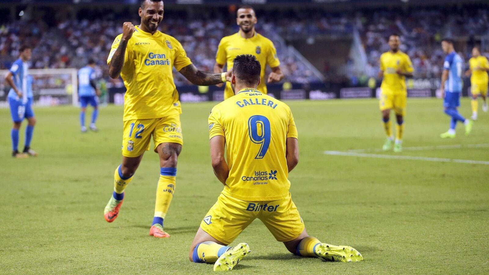 Los jugadores de Las Palmas celebran un gol ante el M&aacute;laga