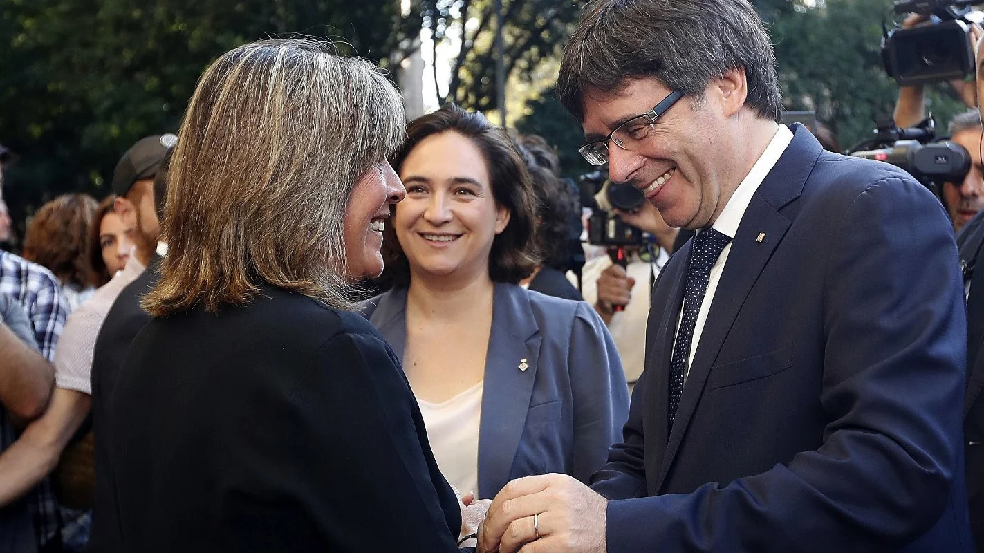 Marín, alcaldesa de Hospitallet, Colau, alcaldesa de Barcelona y Puigdemont, presidente de la Generalitat