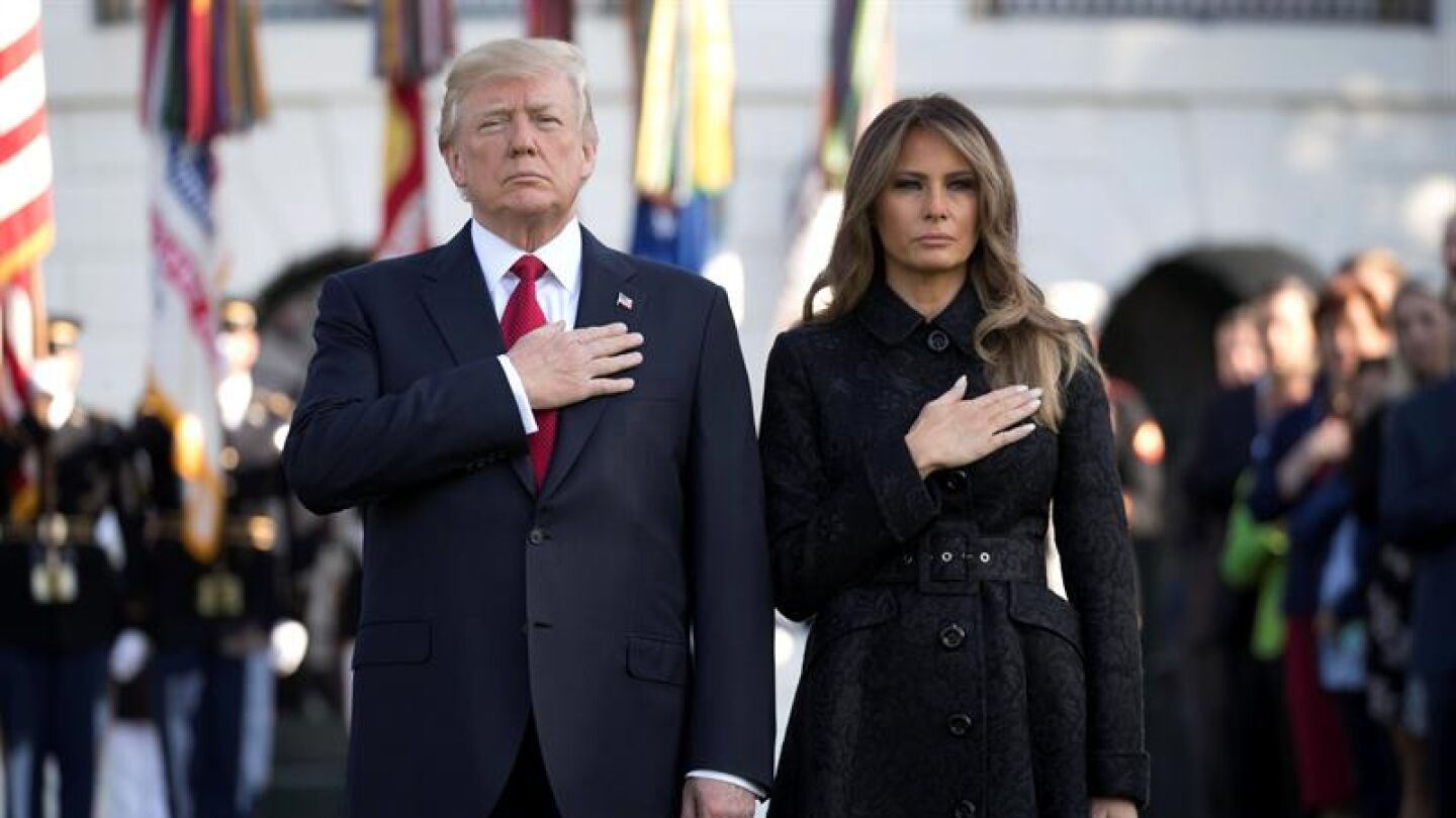 Donald Trump y Melania Trump durante el momento de silencio en recuerdo de las v&iacute;ctimas del 11-S
