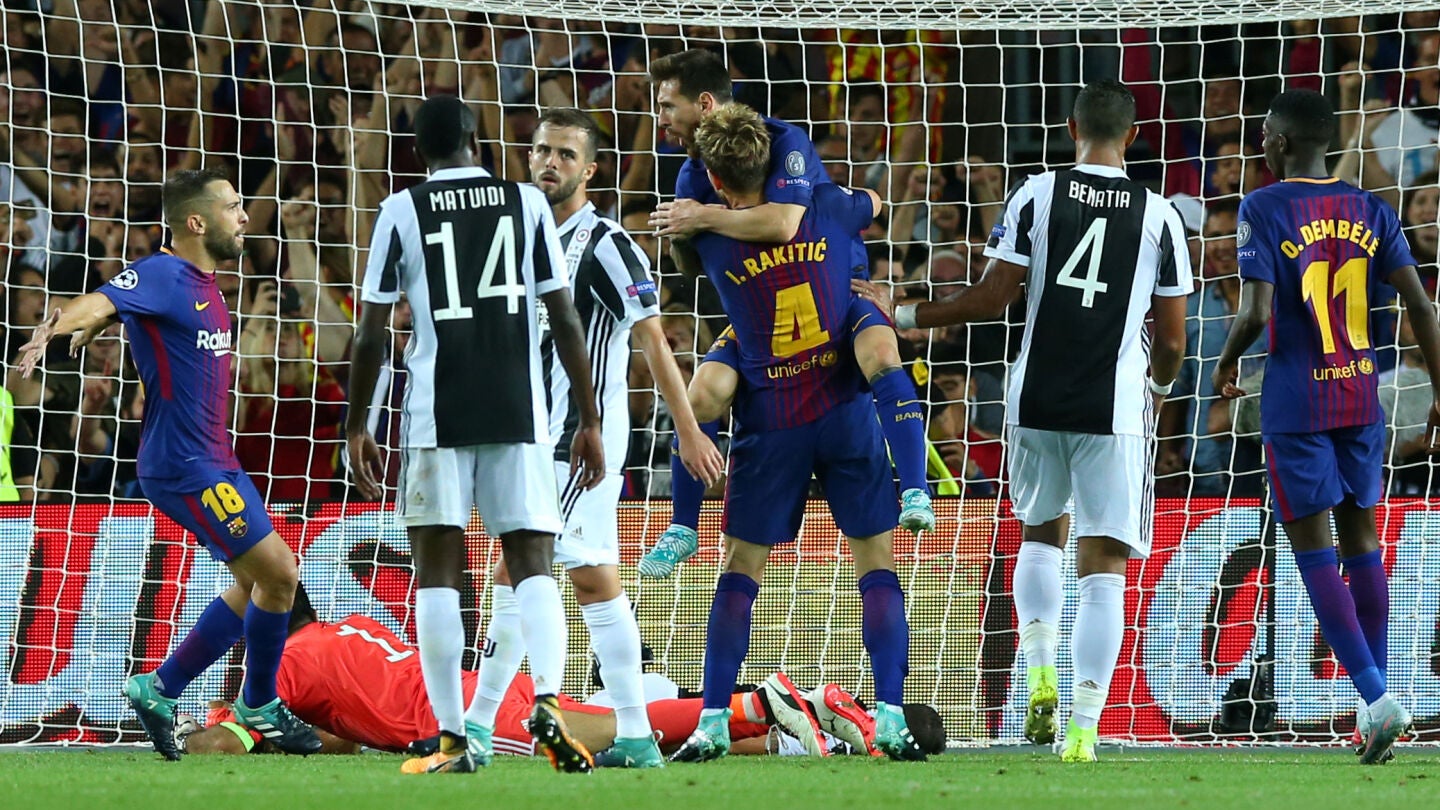Messi celebra con Rakitic uno de sus goles contra la Juventus