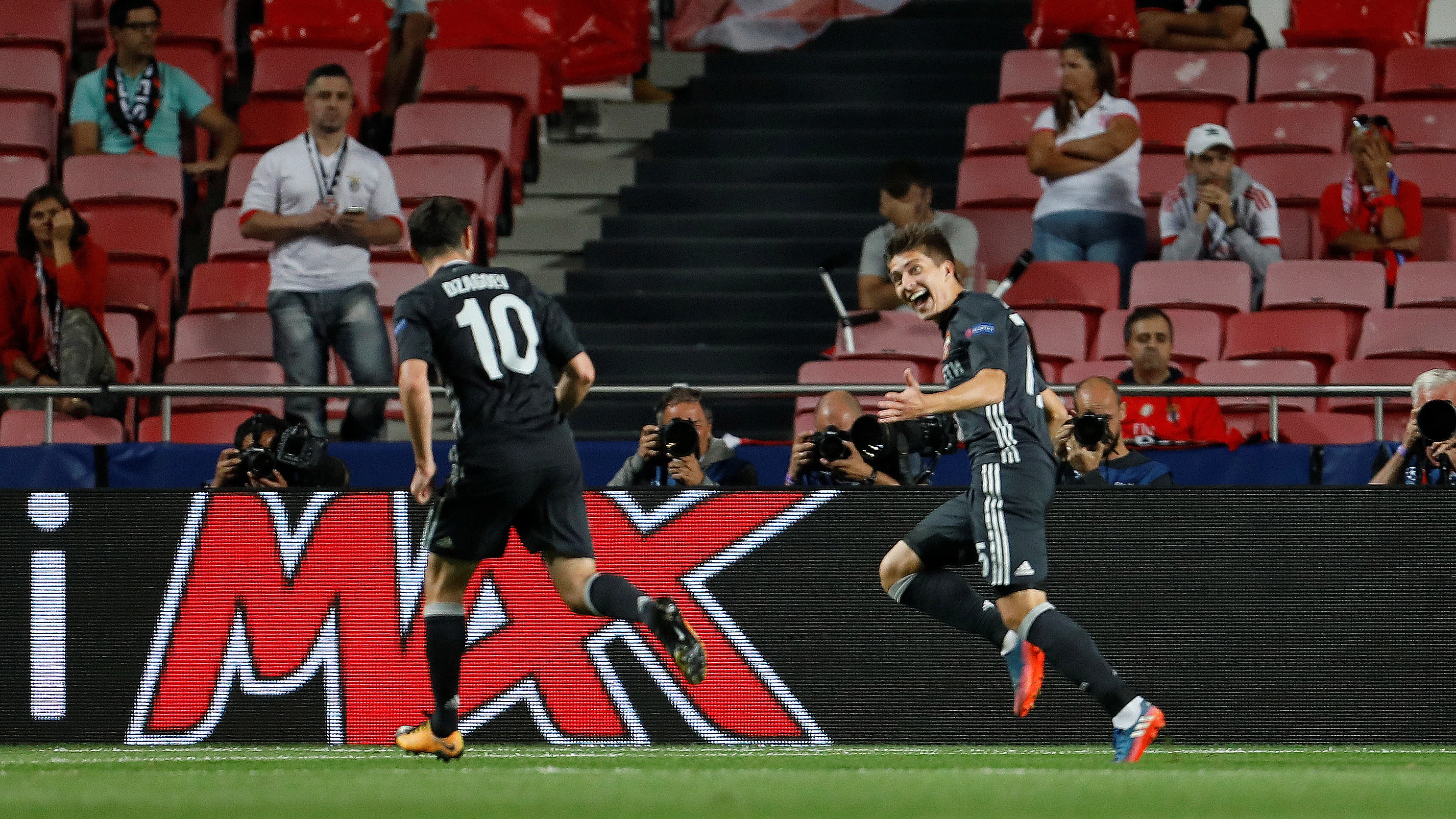 Zhamaletdinov celebra su gol contra el Benfica