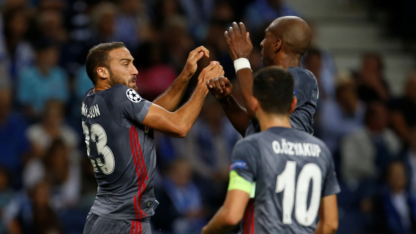 El Besiktas festeja un gol ante el Oporto El Besiktas festeja un gol ante el Oporto