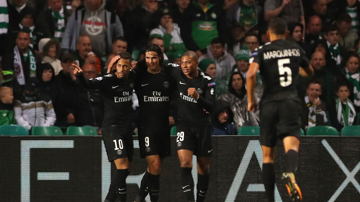 Mbapp&eacute;, Cavani y Neymar celebran un gol del PSG