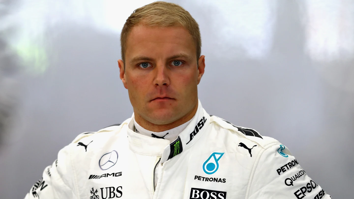Valtteri Bottas, pensativo antes de una carrera con Mercedes Valtteri Bottas, pensativo antes de una carrera con Mercedes
