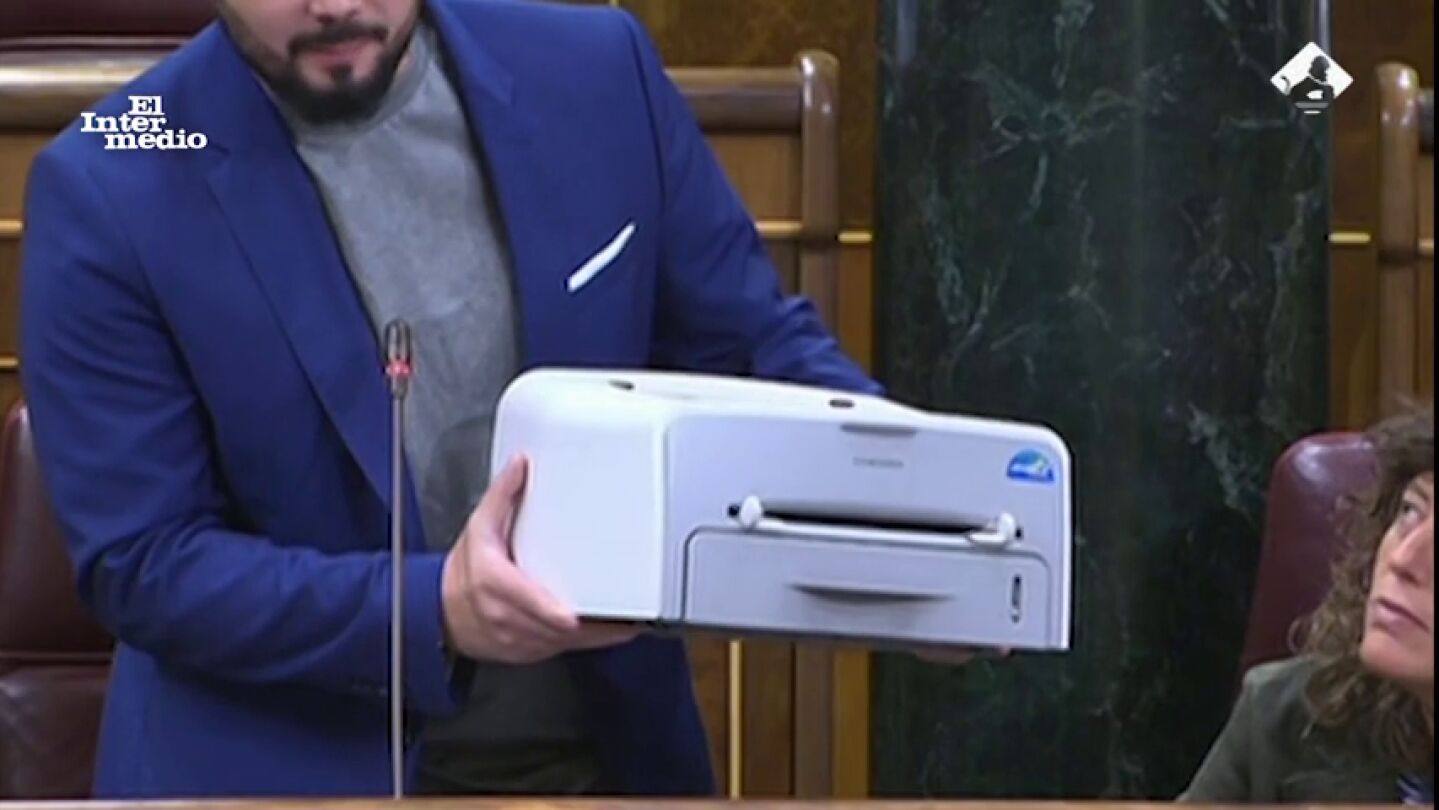"&iexcl;Socorro!"; la impresora de Gabriel Rufi&aacute;n pide ayuda en el Congreso