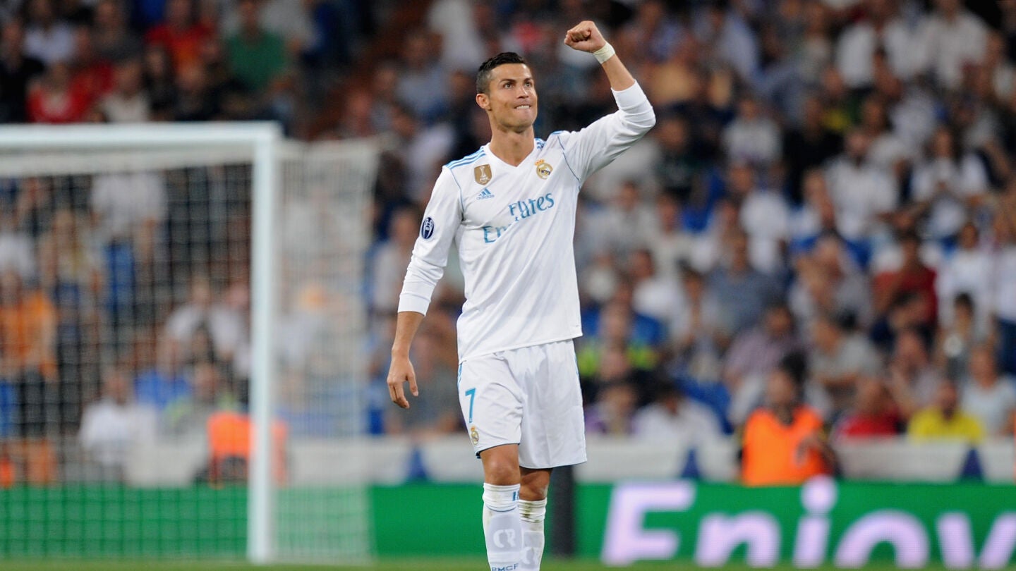 Cristiano celebra la victoria del Madrid en el Bernab&eacute;u