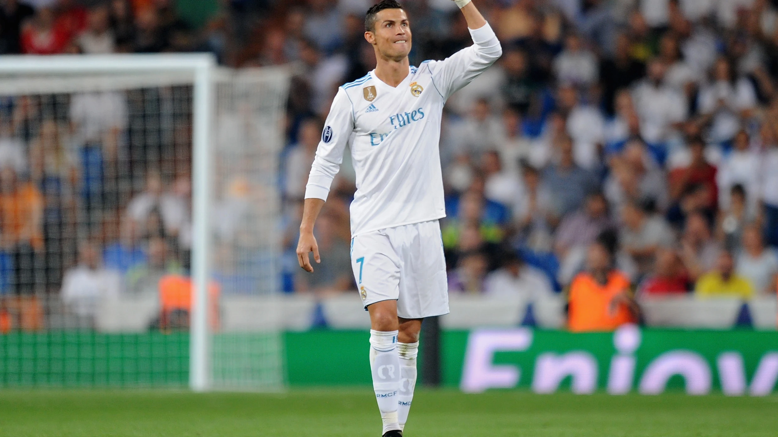 Cristiano celebra la victoria del Madrid en el Bernabéu