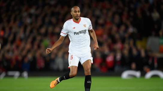 N'Zonzi se prepara para pasar el balón en un partido con el Sevilla N'Zonzi se prepara para pasar el balón en un partido con el Sevilla