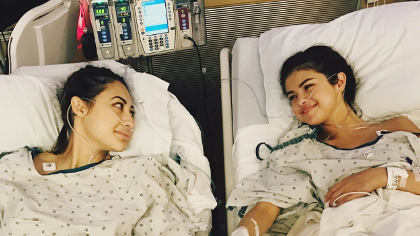 Selena Gomez se somete a un trasplante de riñón Selena Gomez se somete a un trasplante de riñón