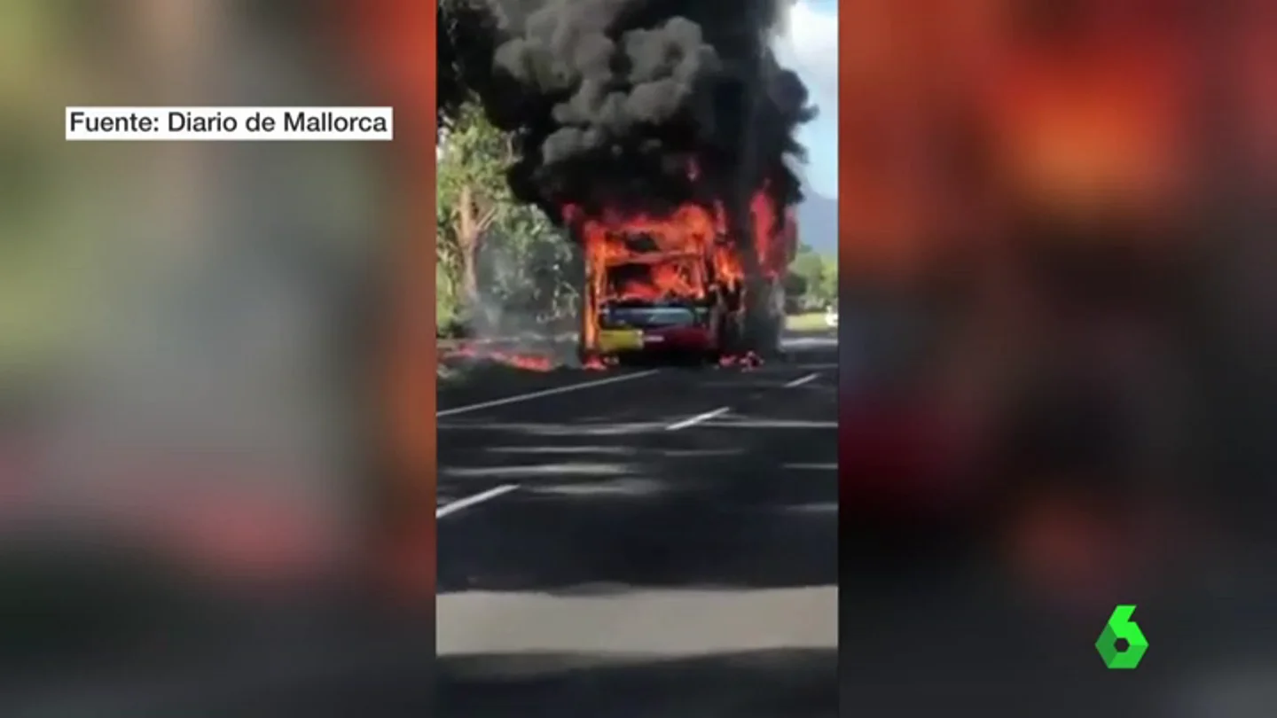 Un autobús sale ardiendo con 25 personas dentro en Mallorca Un autobús sale ardiendo con 25 personas dentro en Mallorca