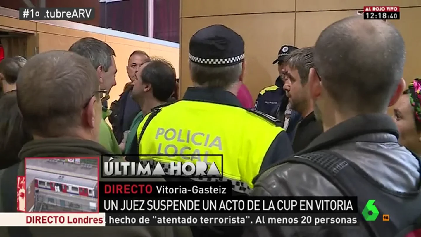 Desalojan un acto de la CUP sobre el 1-O en Vitoria tras ser suspendido por el juez Desalojan un acto de la CUP sobre el 1-O en Vitoria tras ser suspendido por el juez