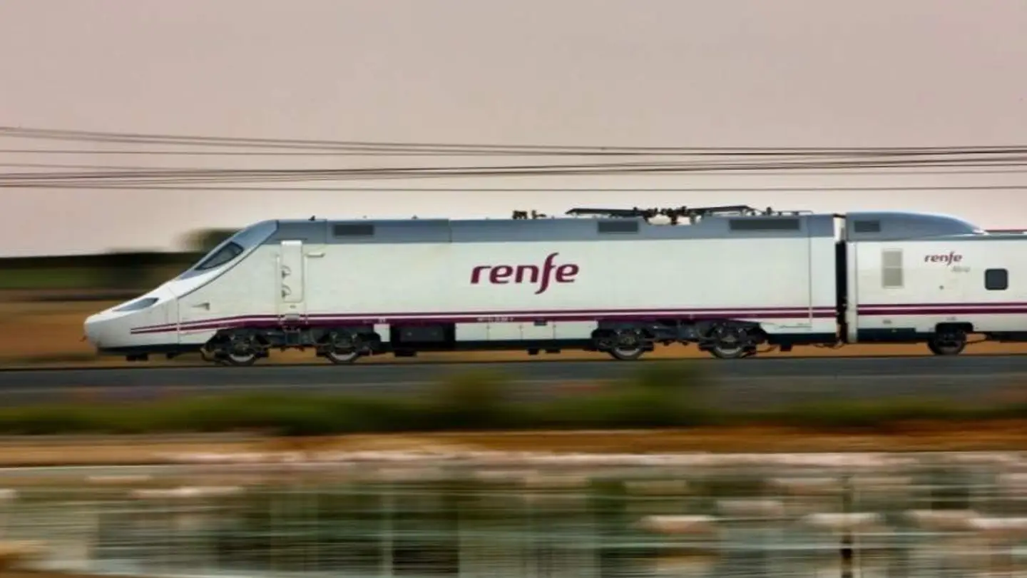 Uno de los trenes con los que opera Renfe Uno de los trenes con los que opera Renfe