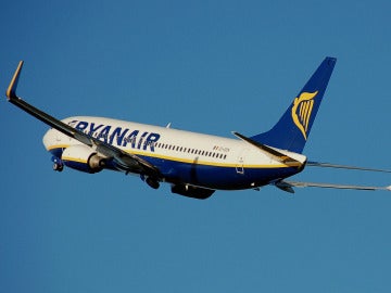 Un avión de la compañía irlandesa Ryanair Un avión de la compañía irlandesa Ryanair