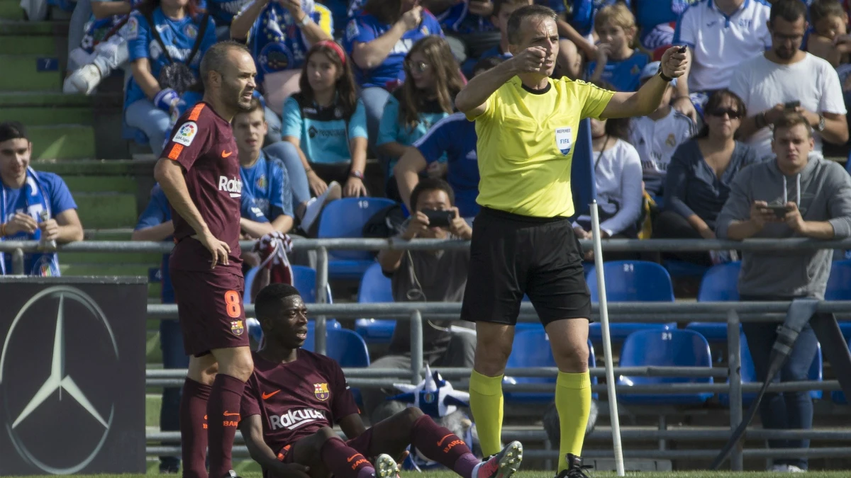 Dembelé, tendido en el suelo