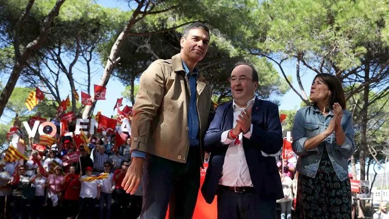 Pedro Sánchez, el primer secretario del PSC, Miquel Iceta, y la alcaldesa de Gavà, Raquel Sánchez