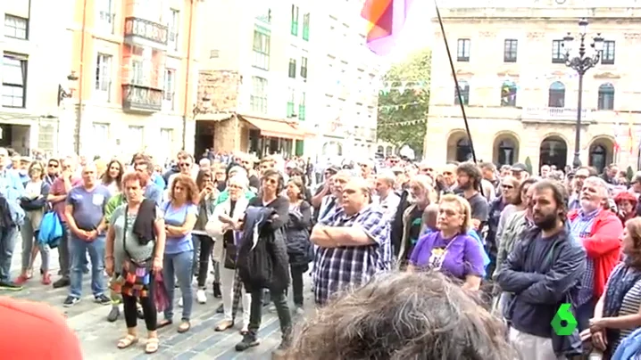 El Ayuntamiento de Gijón revoca el permiso para celebrar un debate sobre el referéndum del 1-O: "Es un acto de censura" El Ayuntamiento de Gijón revoca el permiso para celebrar un debate sobre el referéndum del 1-O: "Es un acto de censura"