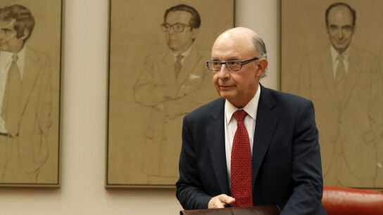 El ministro de Hacienda, Crist&oacute;bal Montoro, el martes a su llegada a su comparecencia en el Congreso