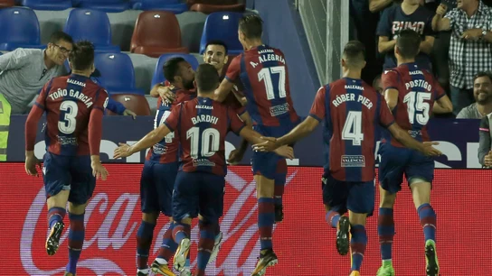 Los jugadores del Levante celebran el gol de Chema Rodríguez Los jugadores del Levante celebran el gol de Chema Rodríguez
