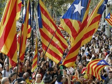 Manifestantes a favor del referéndum en Cataluña