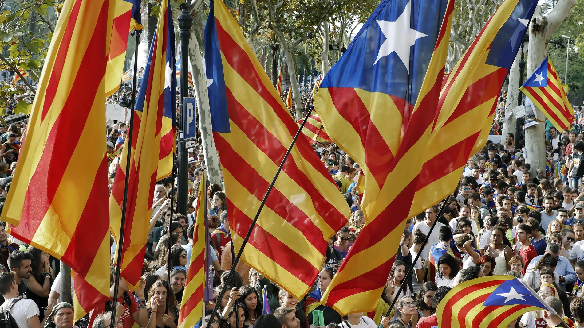Manifestantes a favor del referéndum en Cataluña