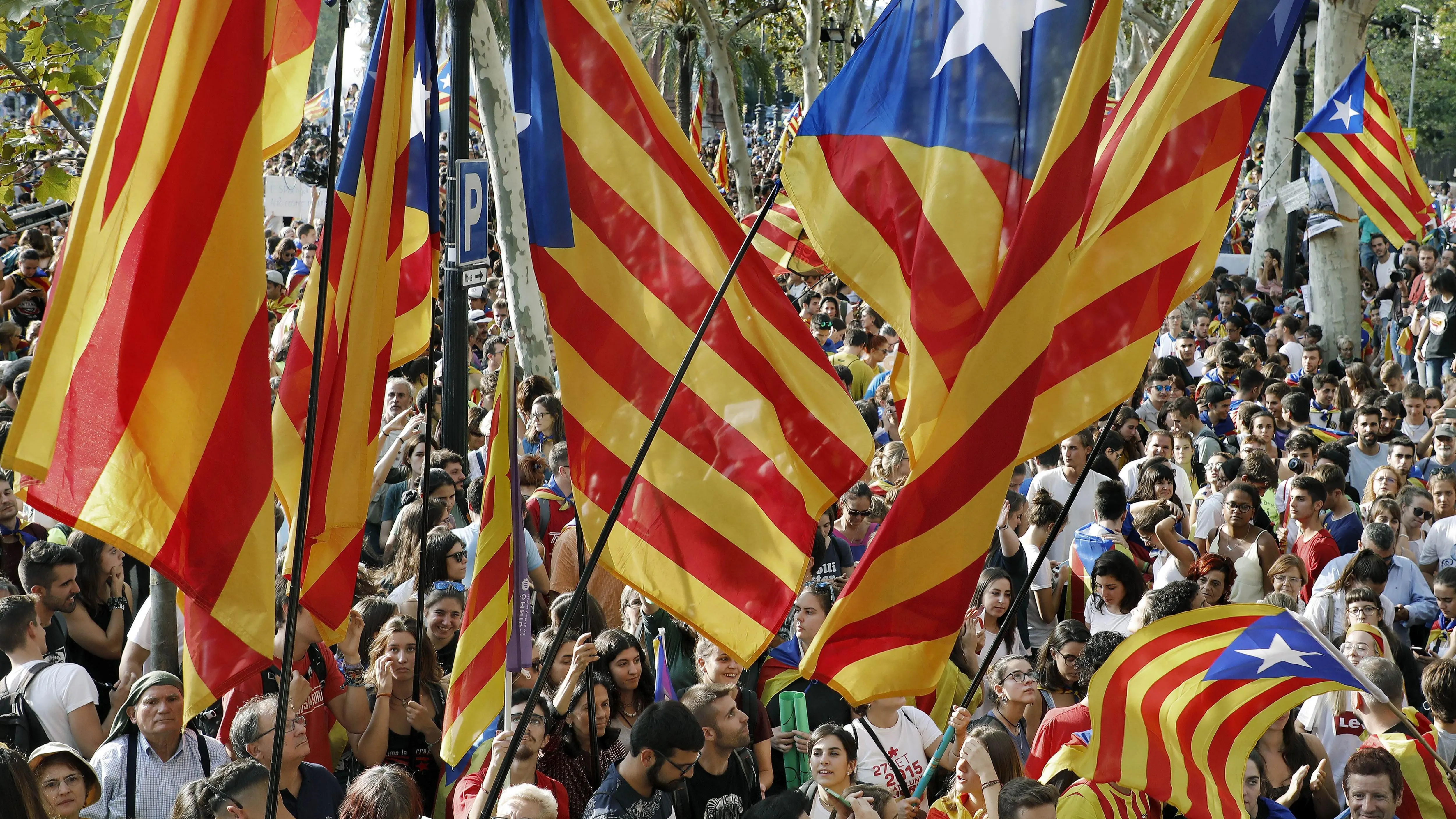 Manifestantes a favor del referéndum en Cataluña