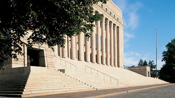 Entrada al Parlamento de Finlandia