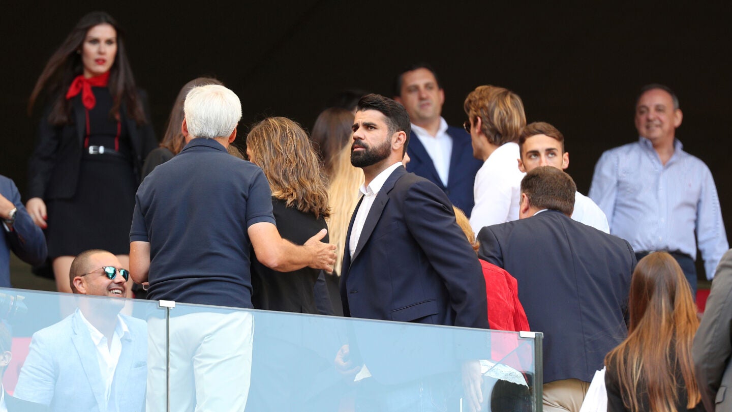 Diego Costa, en el palco del Wanda Metropolitano durante el Atl&eacute;tico de Madrid - Sevilla