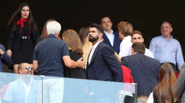 Diego Costa, en el palco del Wanda Metropolitano durante el Atlético de Madrid - Sevilla