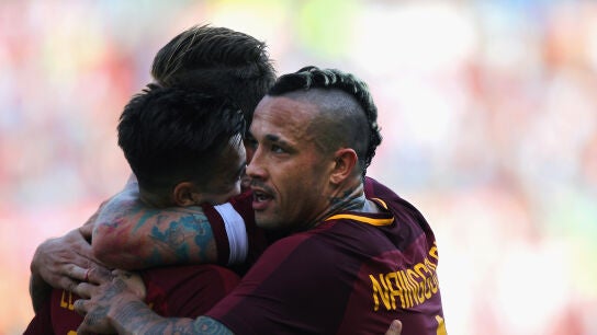 Los jugadores de la Roma celebran uno de los goles ante el Udinese