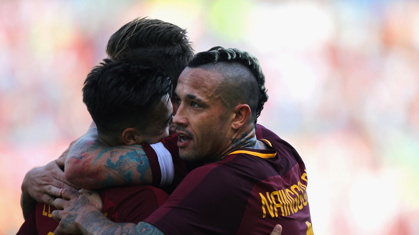 Los jugadores de la Roma celebran uno de los goles ante el Udinese