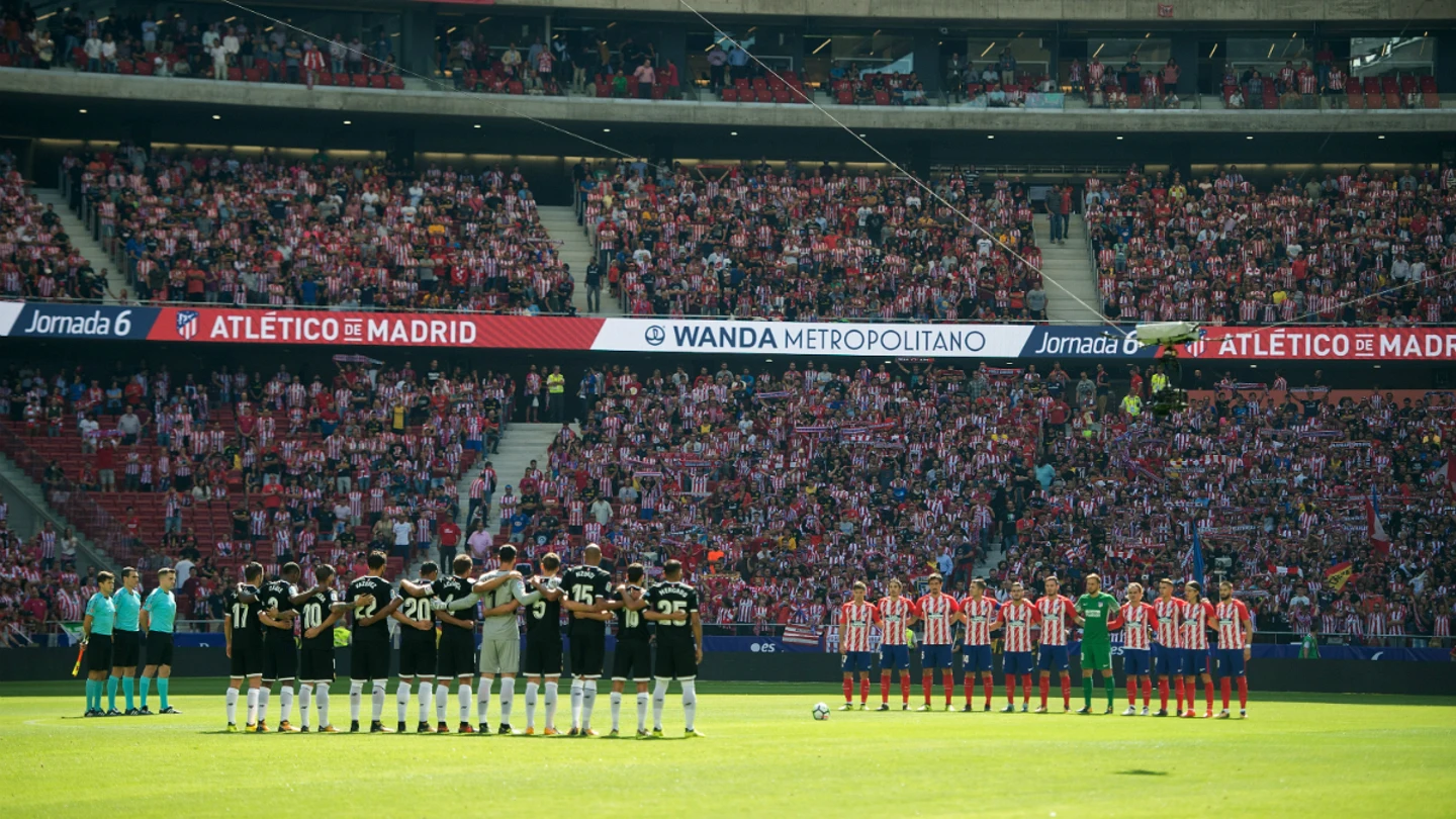 Atlético y Sevilla guardan un minuto de silencio Atlético y Sevilla guardan un minuto de silencio