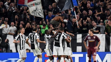 Los jugadores de la Juventus celebran uno de sus goles frente al Torino