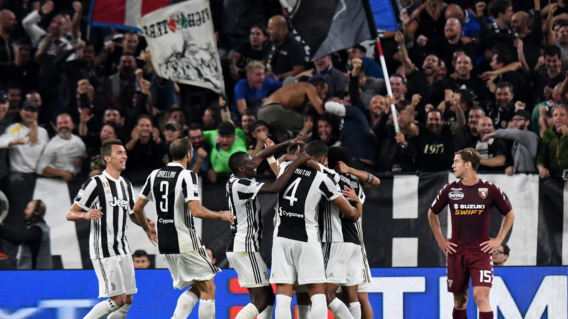 Los jugadores de la Juventus celebran uno de sus goles frente al Torino
