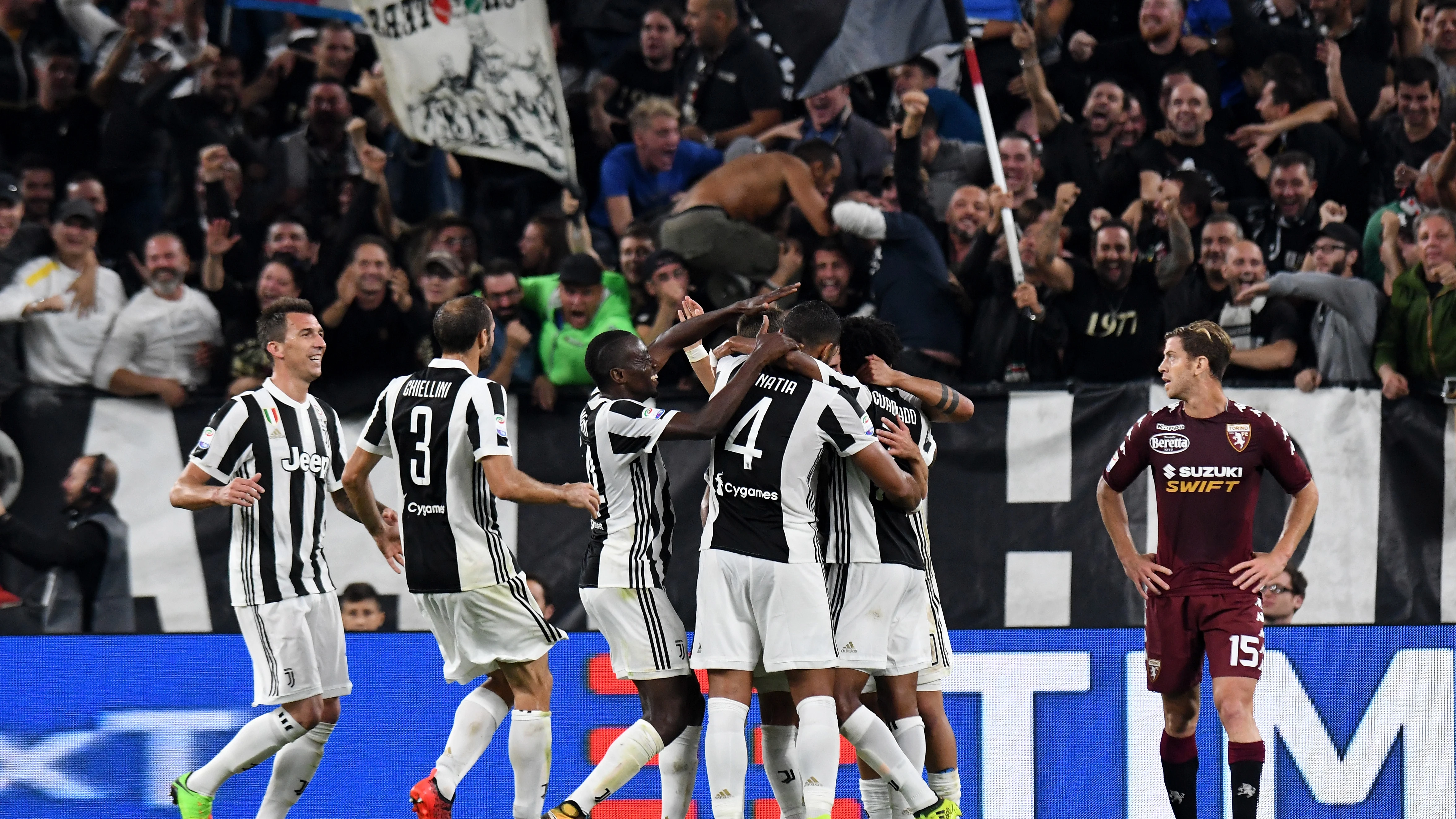 Los jugadores de la Juventus celebran uno de sus goles frente al Torino