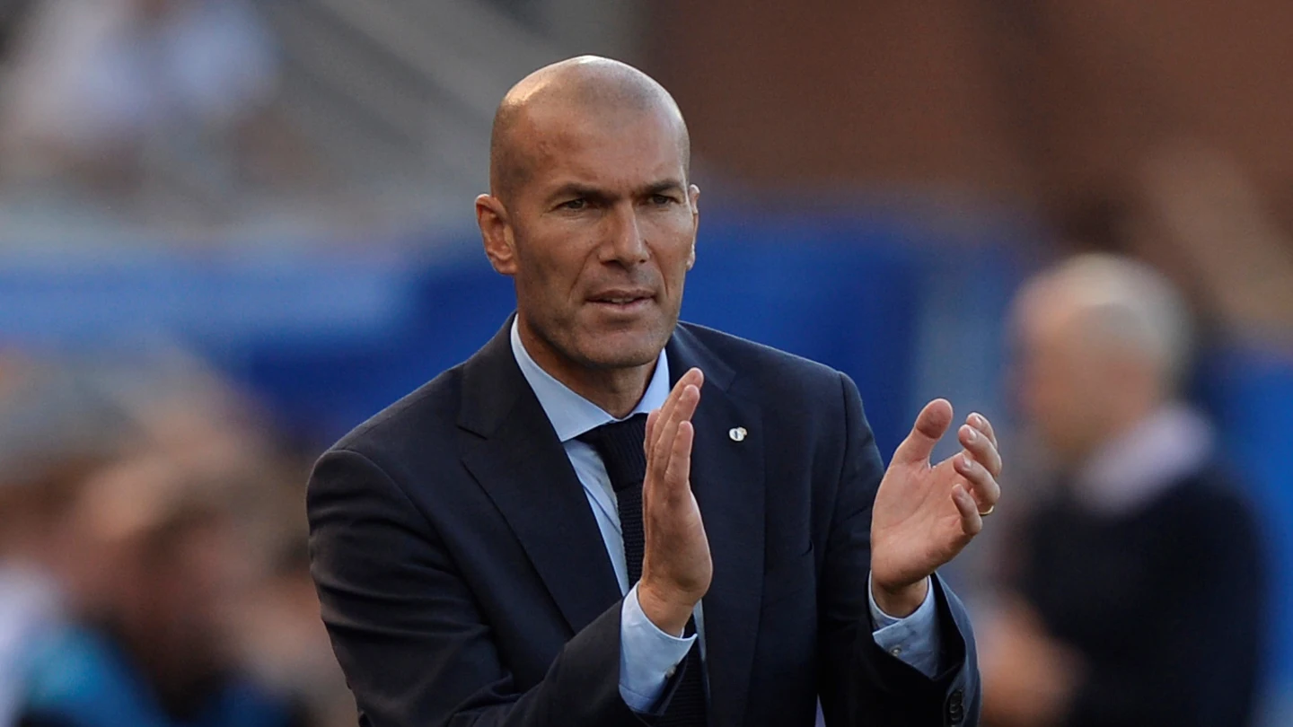 Zidane aplaude a sus jugadores durante el Alavés - Real Madrid Zidane aplaude a sus jugadores durante el Alavés - Real Madrid