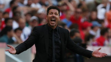 Simeone, dando instrucciones