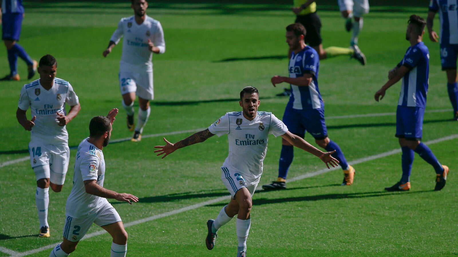 Dani Ceballos celebra uno de sus goles contra el Alav&eacute;s
