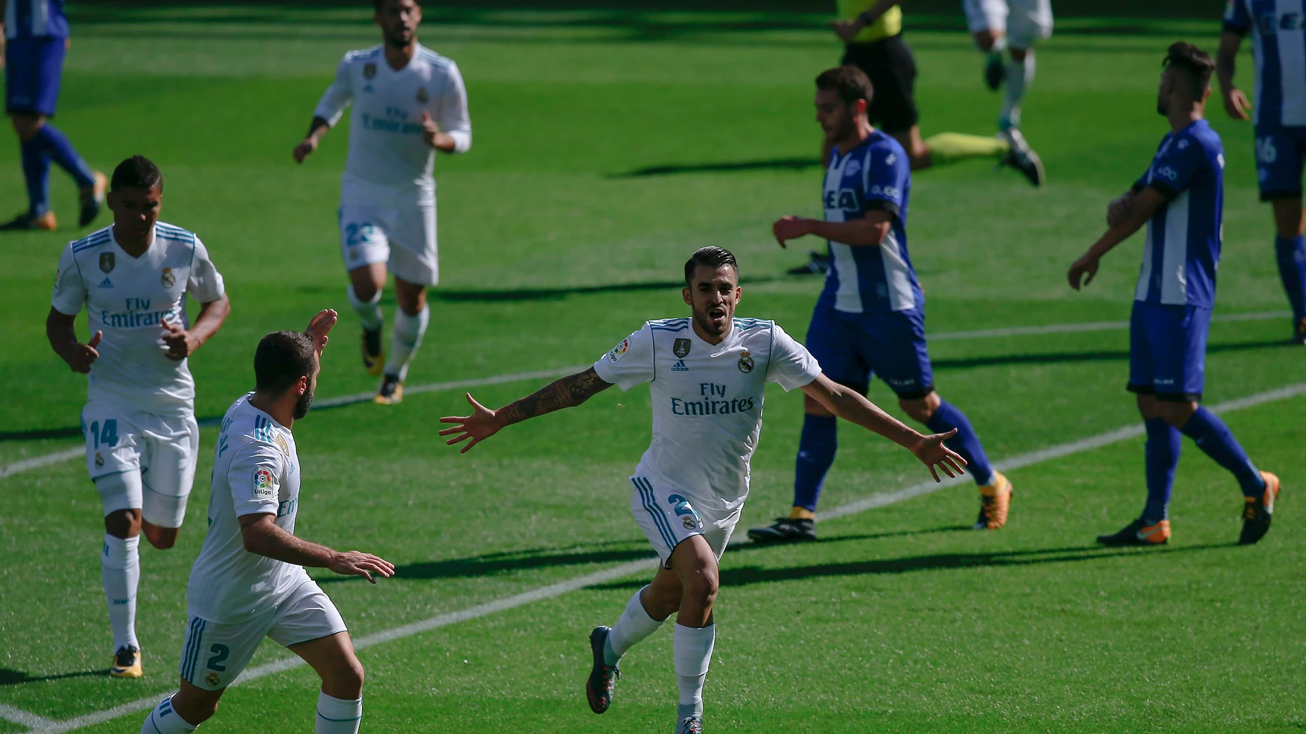 Dani Ceballos celebra uno de sus goles contra el Alavés