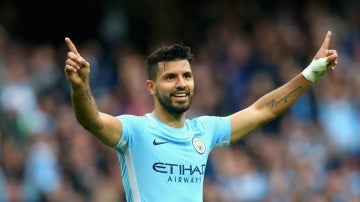 Agüero celebra un gol con el Manchester City