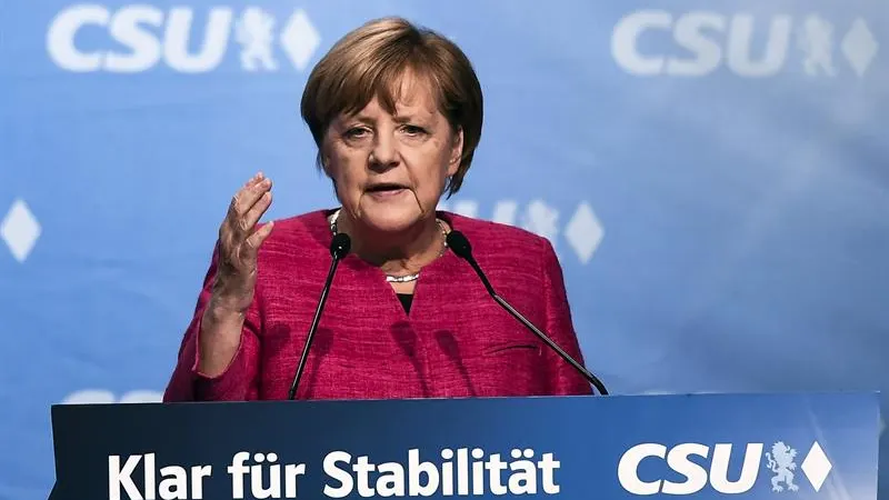 La canciller alemana, Angela Merkel da un discurso durante el último acto de campaña