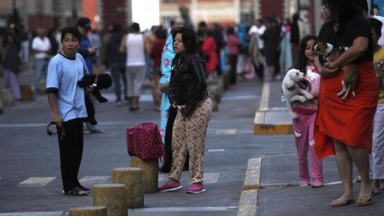 Habitantes de la capital mexicana se ponen a resguardo