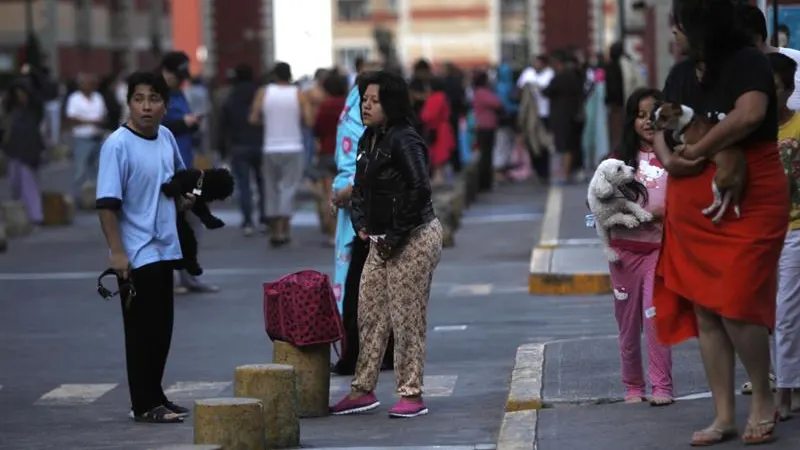 Habitantes de la capital mexicana se ponen a resguardo